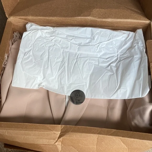 COPY - Brand new and never ever worn Beige Pink Zara Straight Cut Feather Blaze…